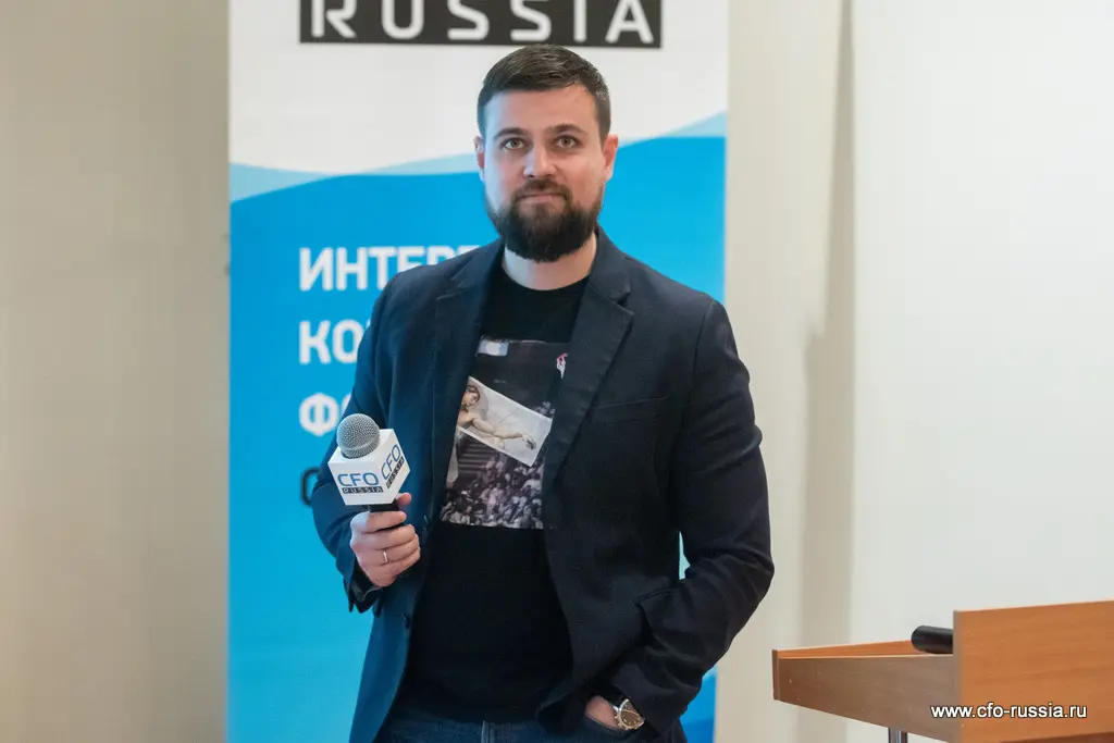 Юрий Логвинов<br />
Директор по развитию онлайн-продуктов и сервисов<br />
Дочки-Сыночки 46 logvinov.jpg